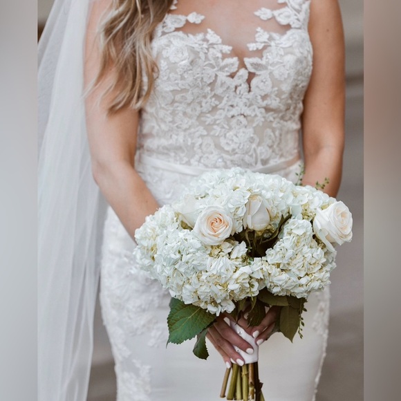 👰‍♀️ Pronovias Dralia Wedding Dress – Size 8 - with veil - Picture 6 of 11